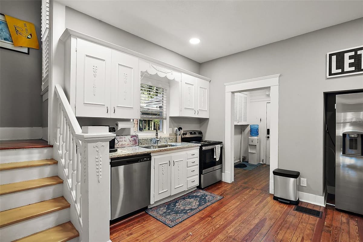 427 GROVE STREET — photo 11 of 29