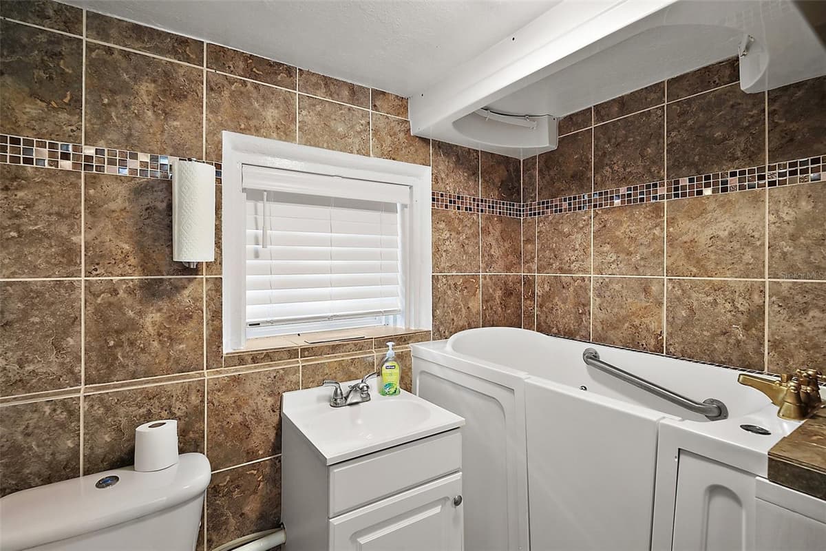 427 GROVE STREET — photo 16 of 29