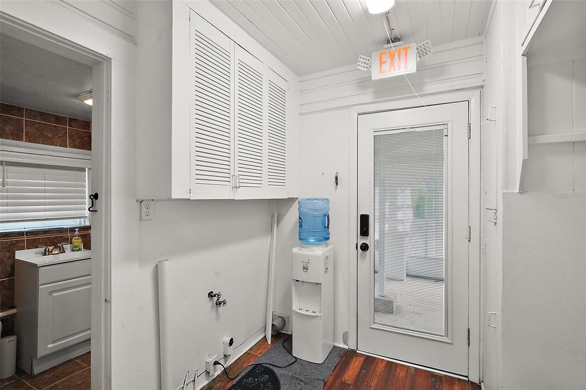 427 GROVE STREET — photo 15 of 29