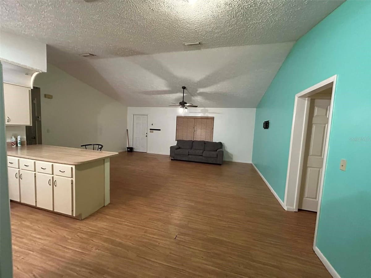 3137 CARLTON AVENUE — photo 2 of 6