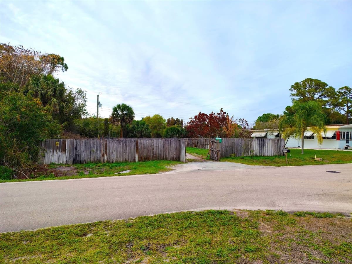 6430 86TH LANE — photo 3 of 20