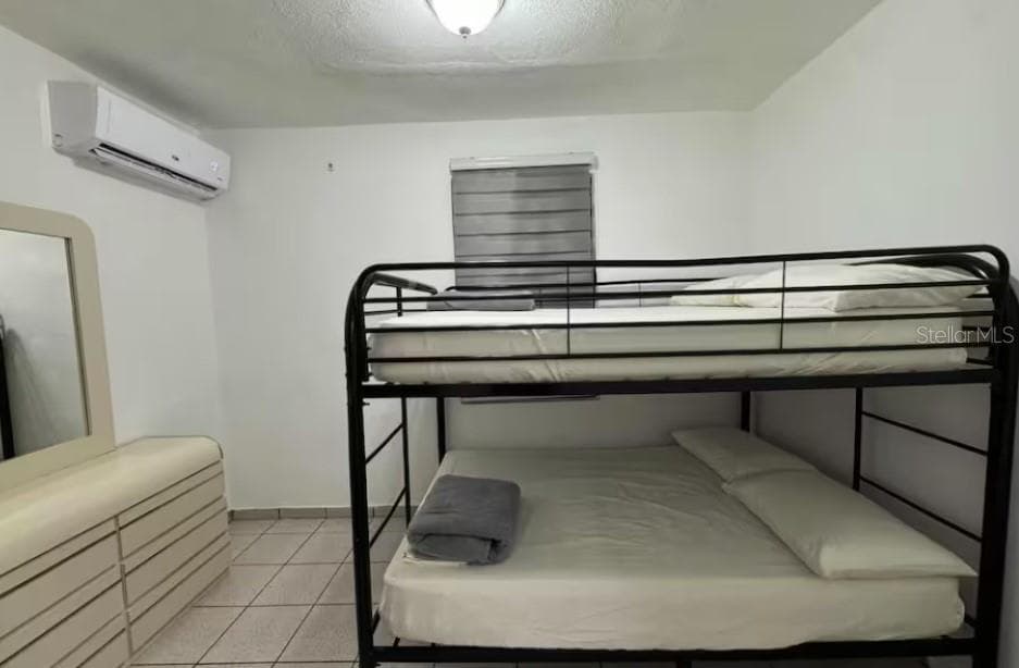 152 CLARK COMM. — photo 7 of 23