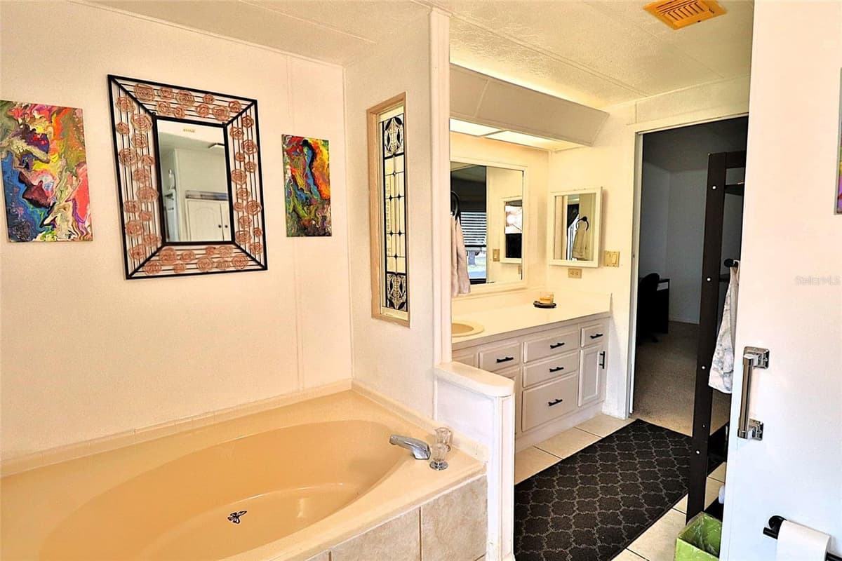 3906 CHINABERRY PLACE — photo 8 of 18