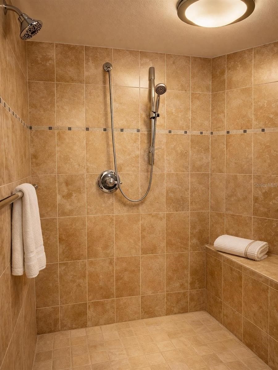 420 HARDING AVENUE — photo 14 of 57