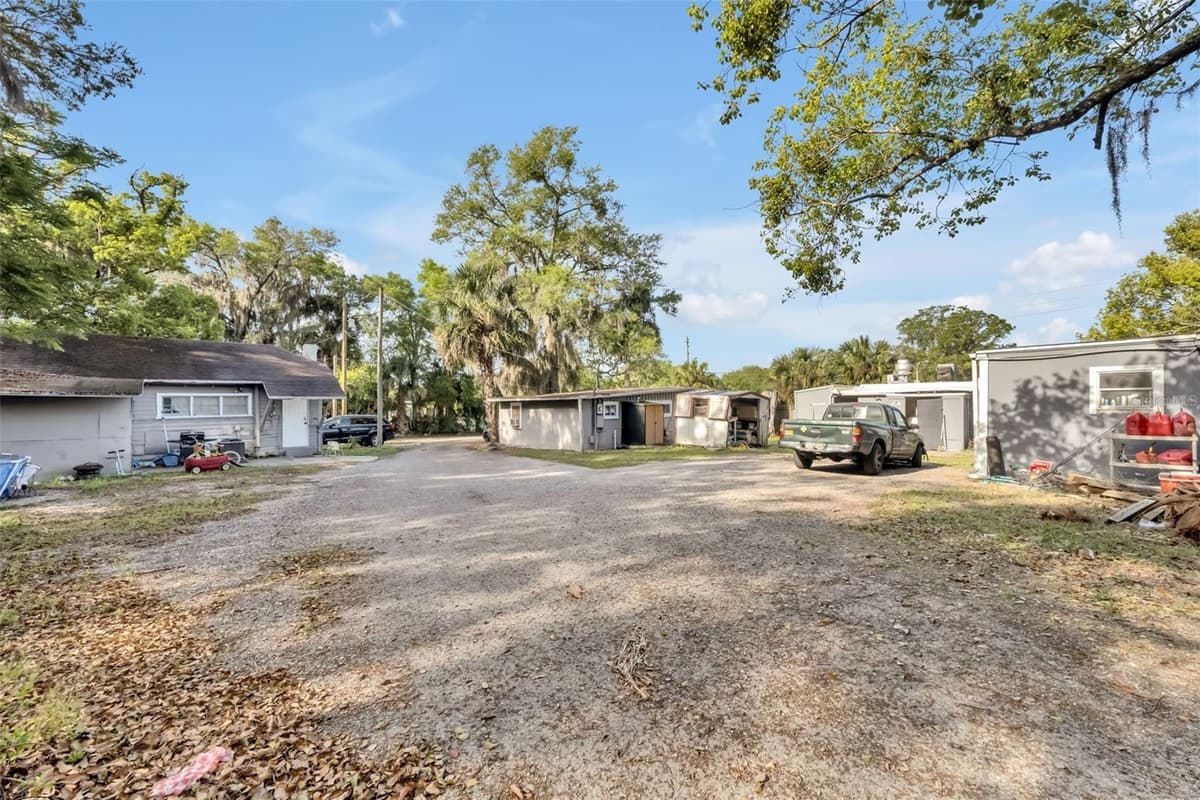 2200 VOLUSIA AVENUE — photo 13 of 34