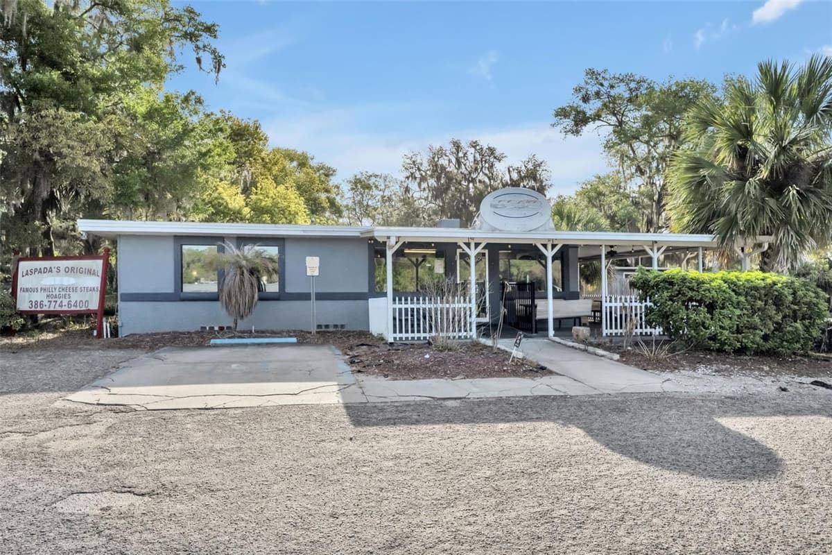 2200 VOLUSIA AVENUE — photo 2 of 34
