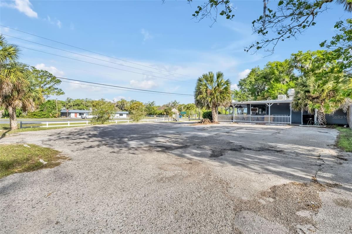 2200 VOLUSIA AVENUE — photo 10 of 34