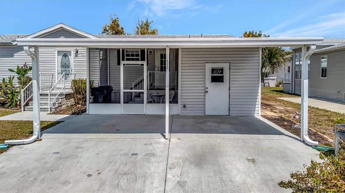 211 PORT ROYAL LANE — photo 4 of 28