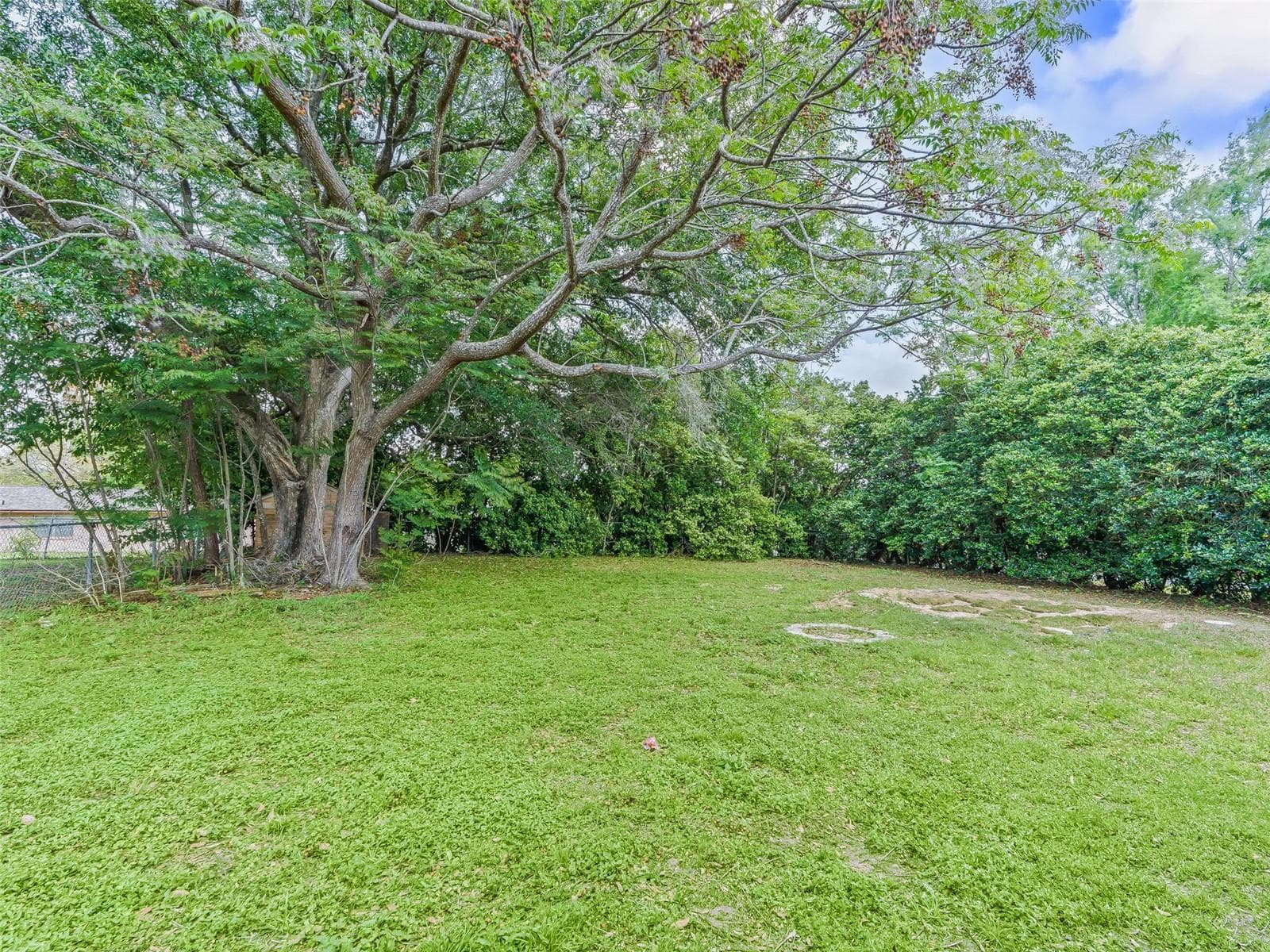911 JACARANDA DRIVE — photo 21 of 24