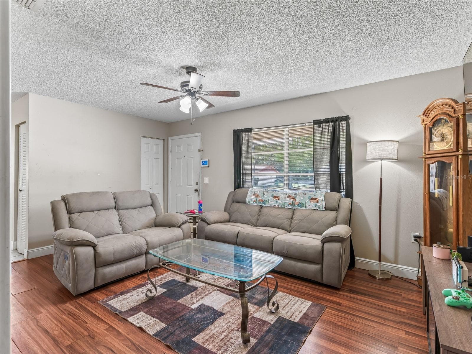 911 JACARANDA DRIVE — photo 5 of 24