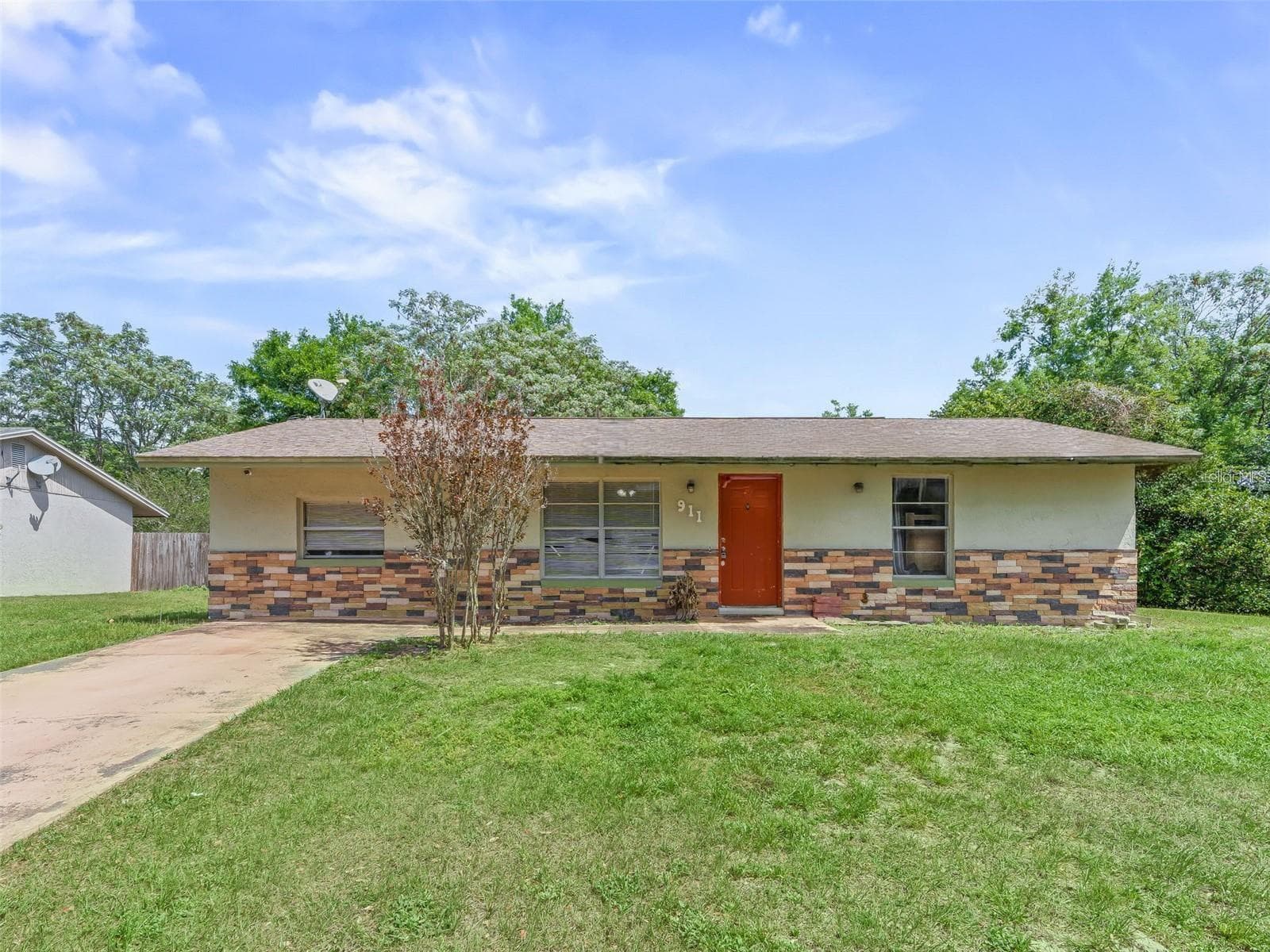 911 JACARANDA DRIVE — photo 1 of 24