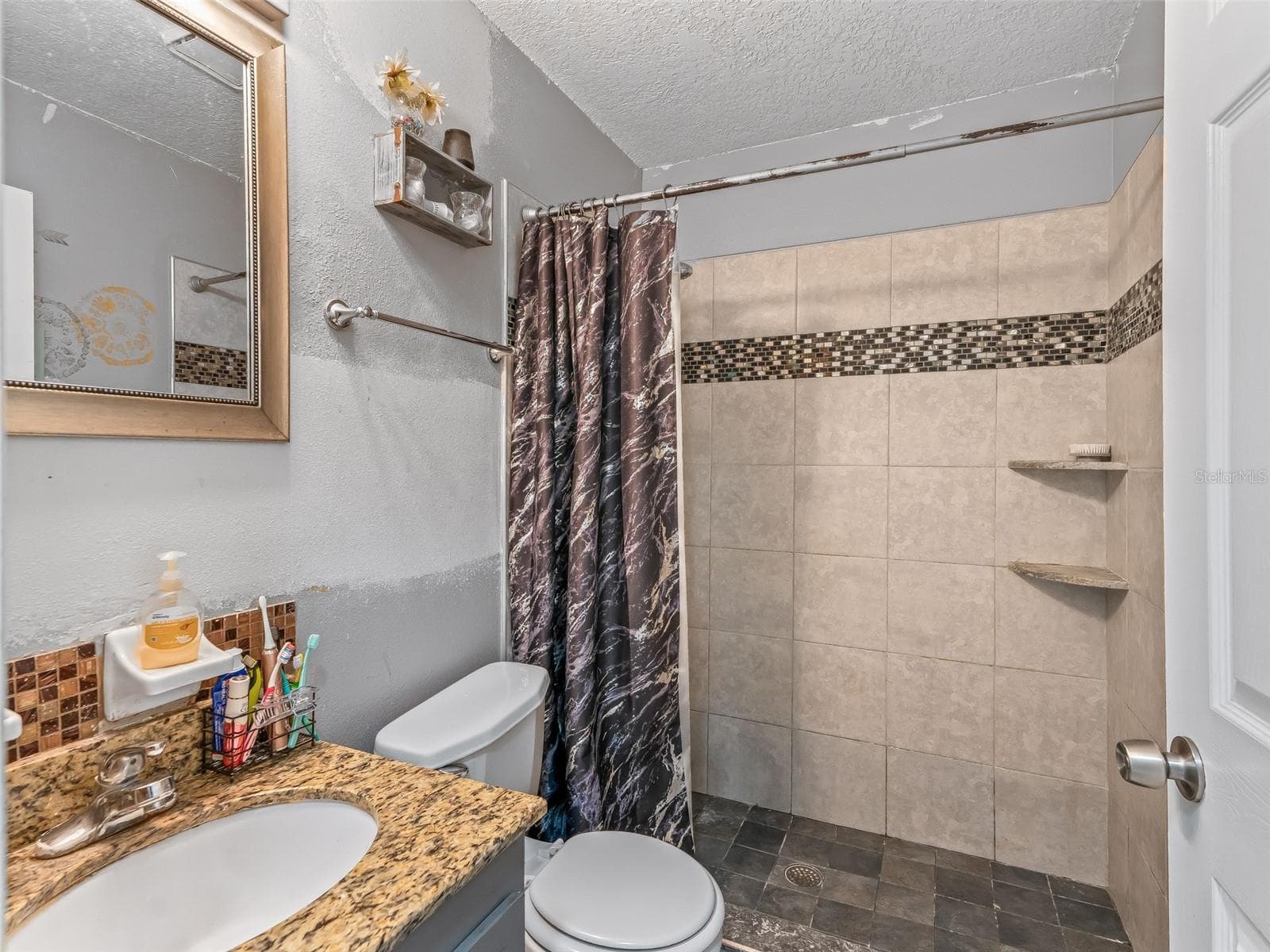 911 JACARANDA DRIVE — photo 14 of 24