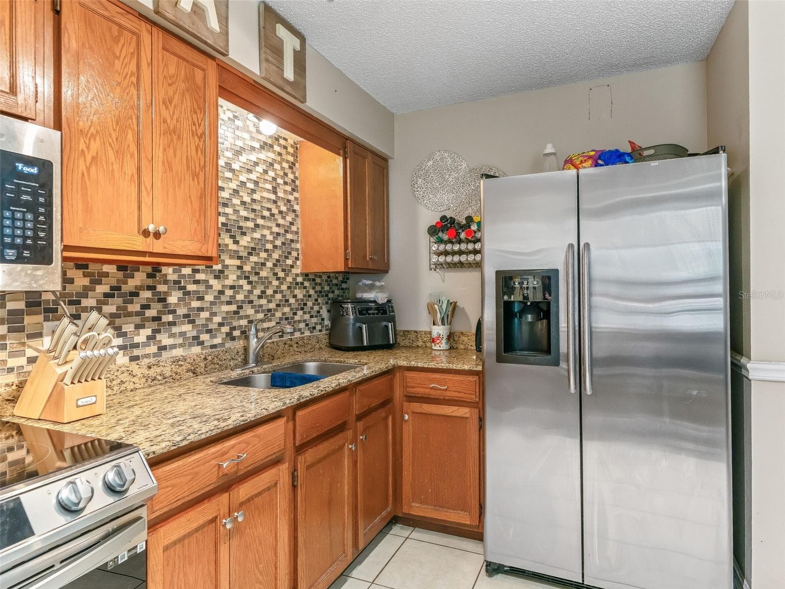 911 JACARANDA DRIVE — photo 9 of 24