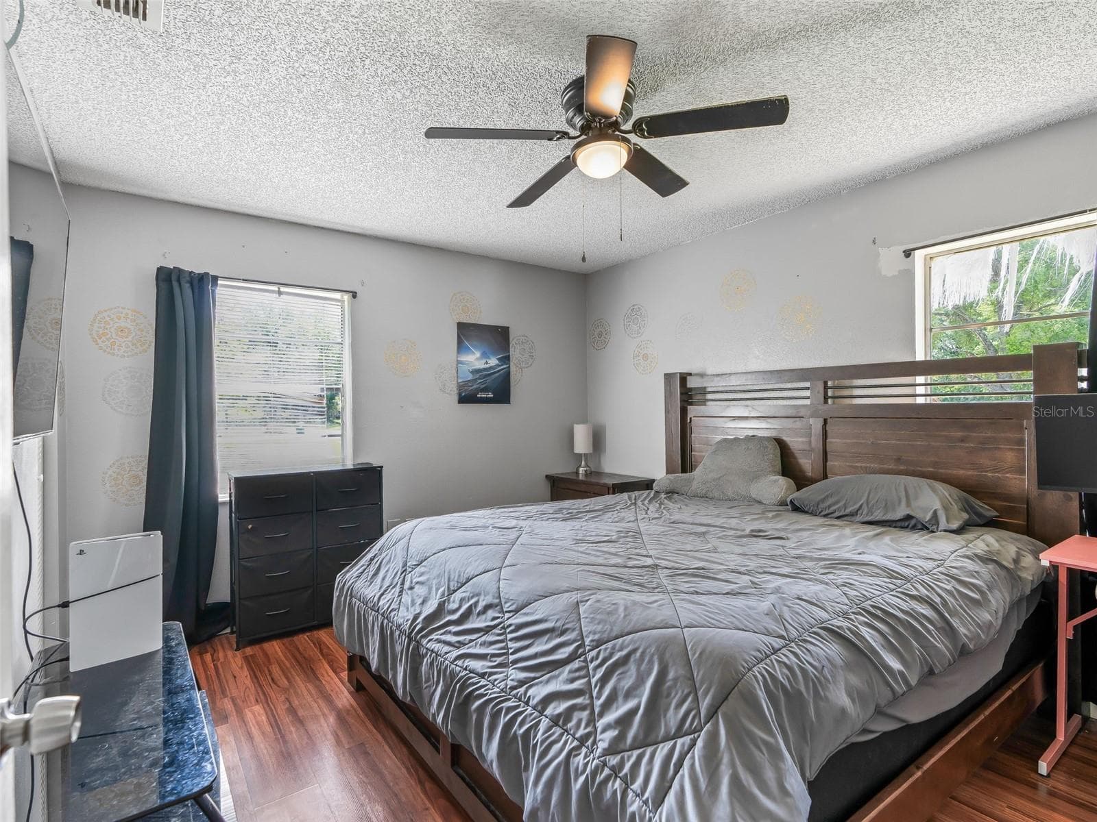 911 JACARANDA DRIVE — photo 11 of 24