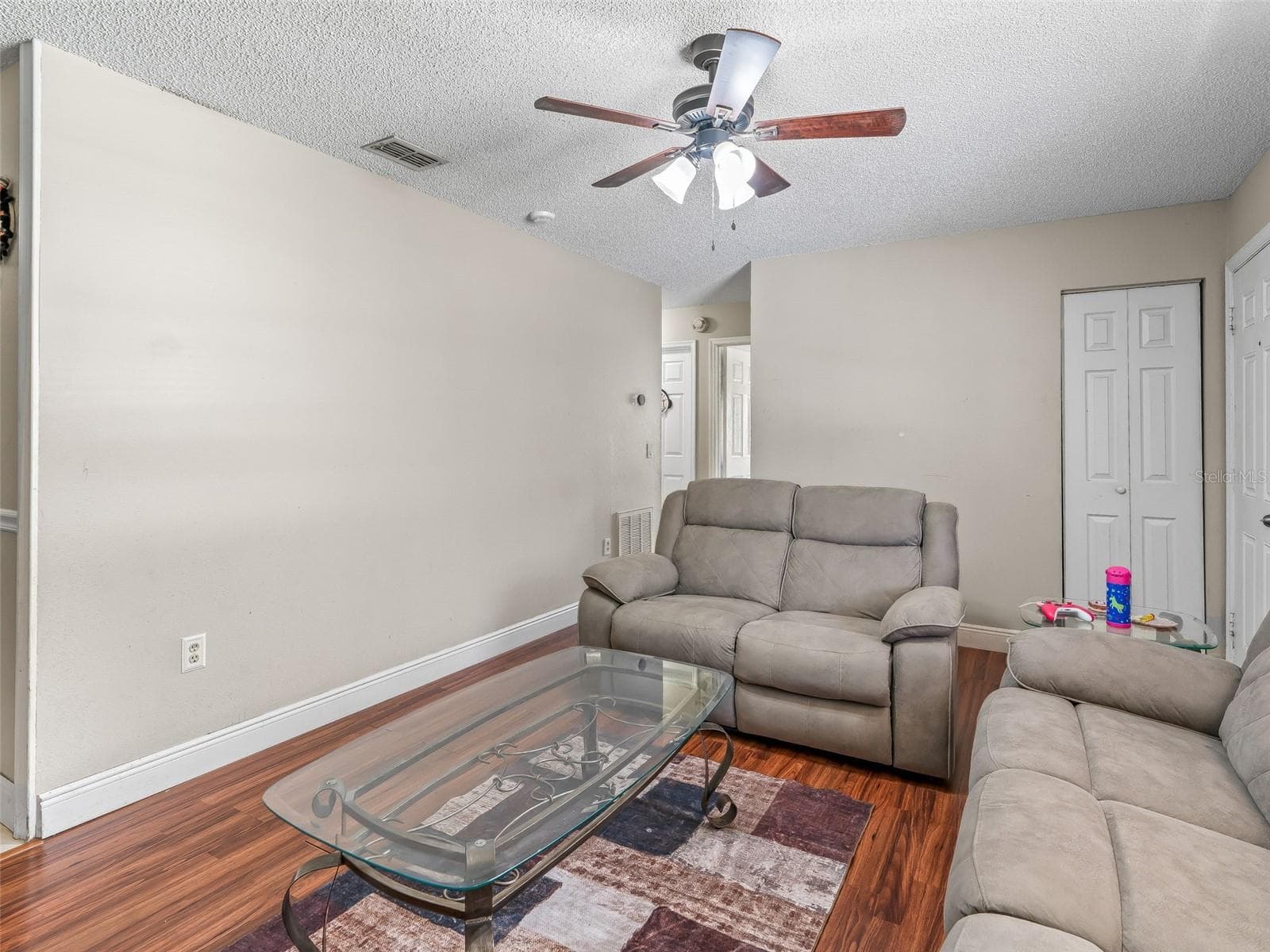 911 JACARANDA DRIVE — photo 4 of 24