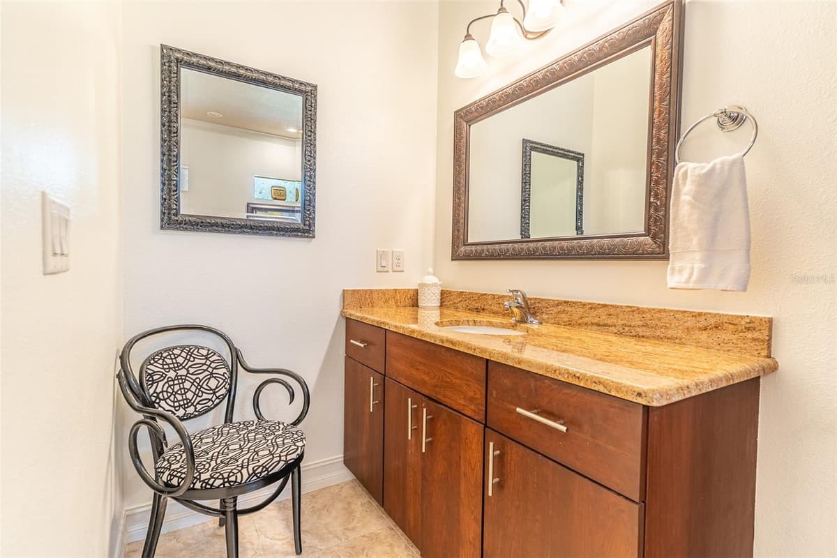 6850 HUNT ROAD — photo 30 of 97