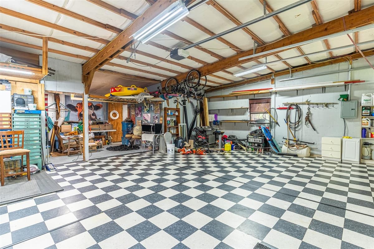 6850 HUNT ROAD — photo 72 of 97