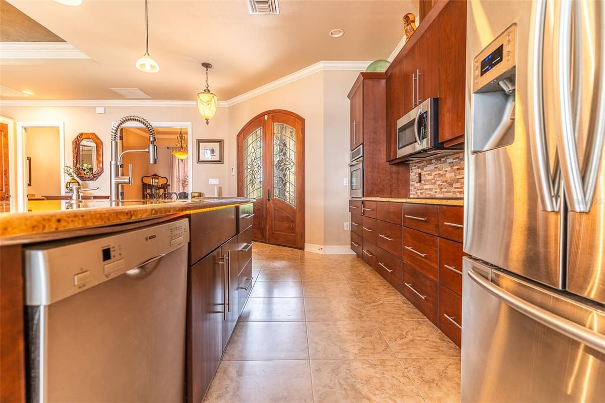 6850 HUNT ROAD — photo 13 of 97