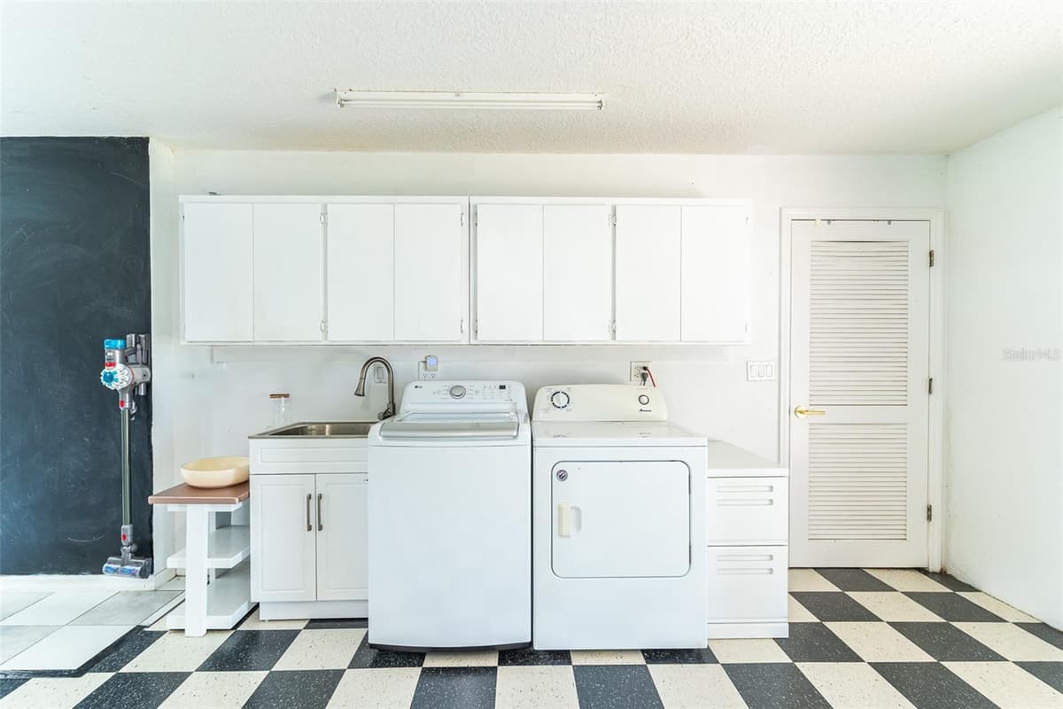 6850 HUNT ROAD — photo 40 of 97