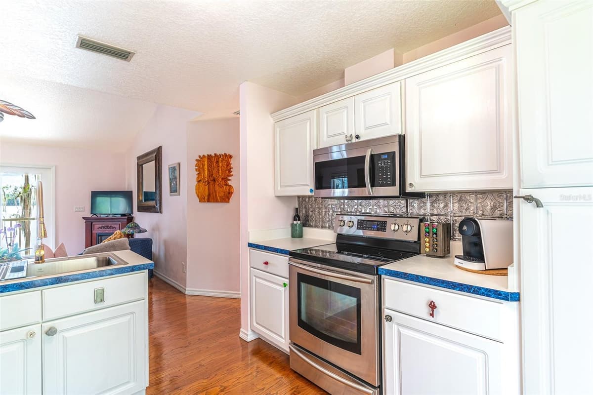 6850 HUNT ROAD — photo 44 of 97
