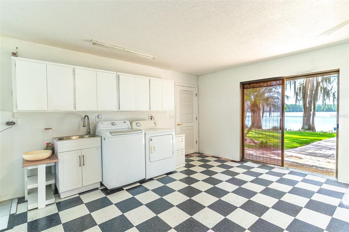 6850 HUNT ROAD — photo 39 of 97