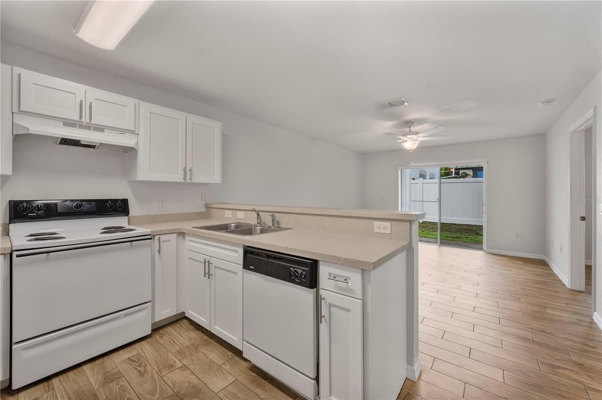 210 ORANGE AVENUE — photo 15 of 49