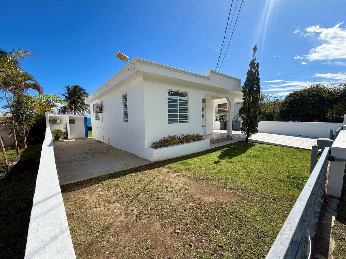 Carr#3 BEACH FRONT HOUSE AVENUE — photo 2 of 17
