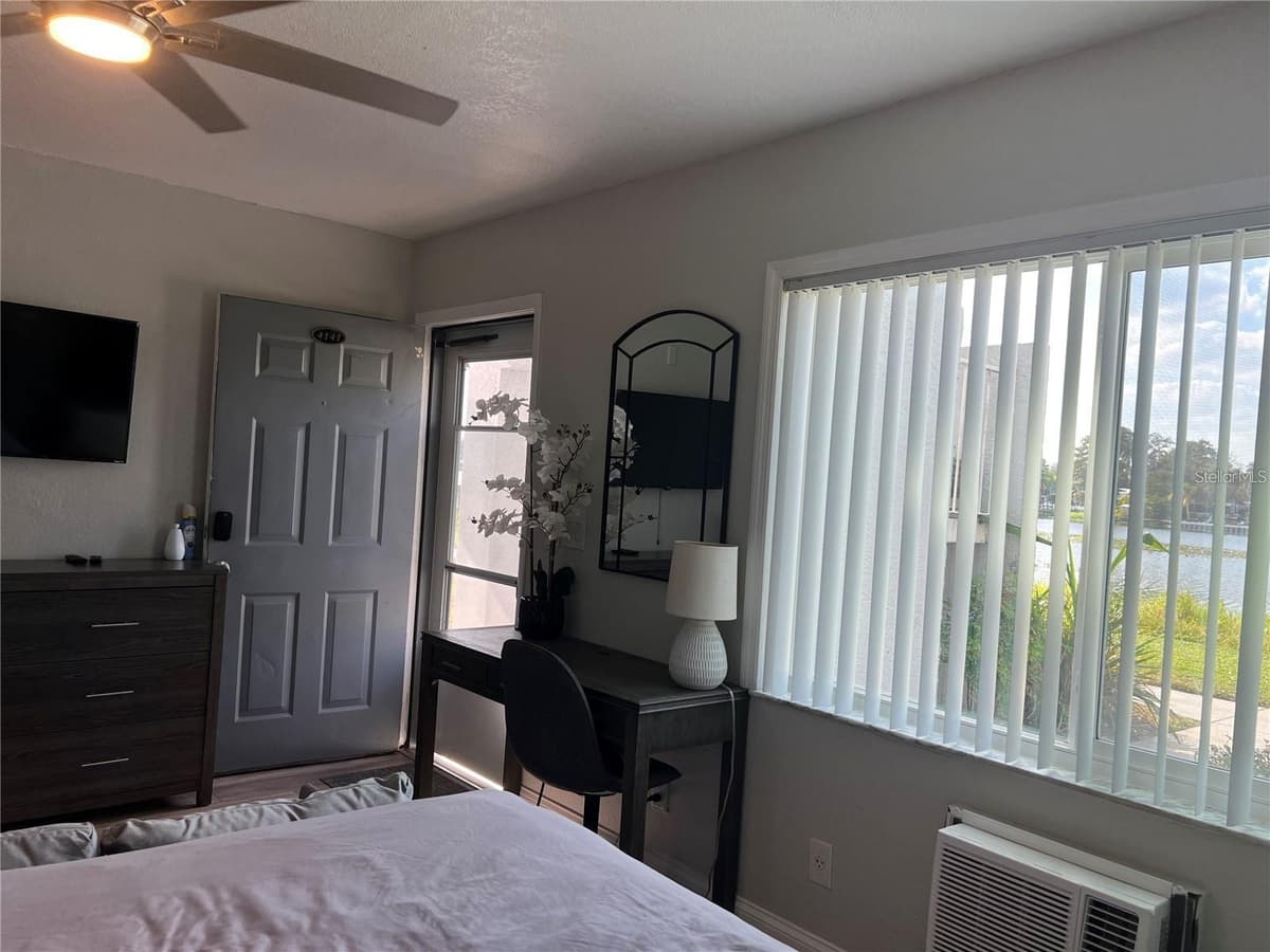 4141 DOLPHIN DRIVE — photo 9 of 27
