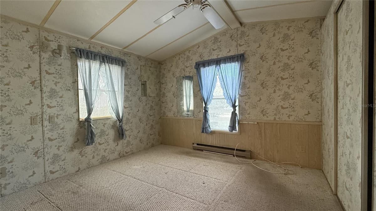 28520 HOLLY AVENUE — photo 10 of 21