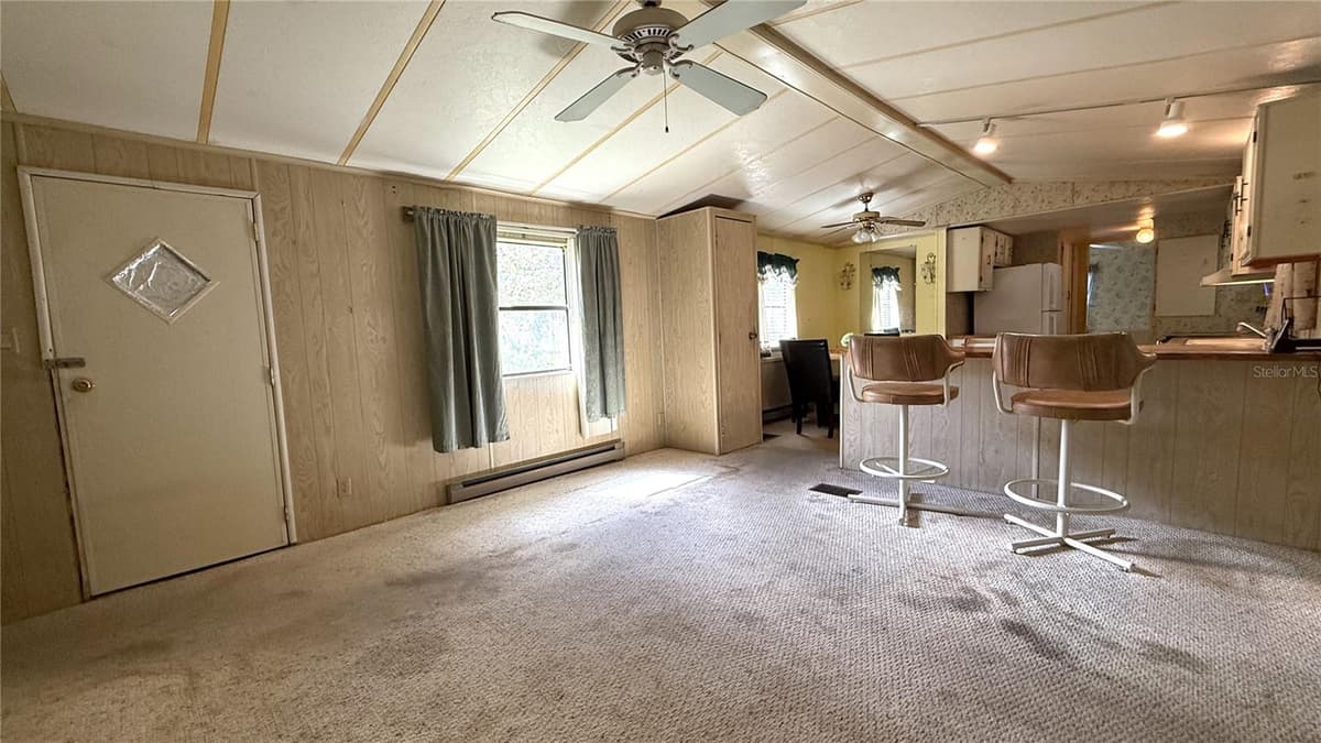 28520 HOLLY AVENUE — photo 6 of 21