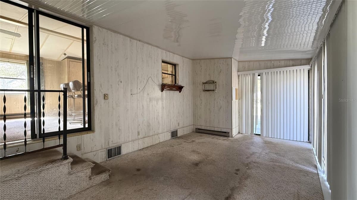 28520 HOLLY AVENUE — photo 17 of 21
