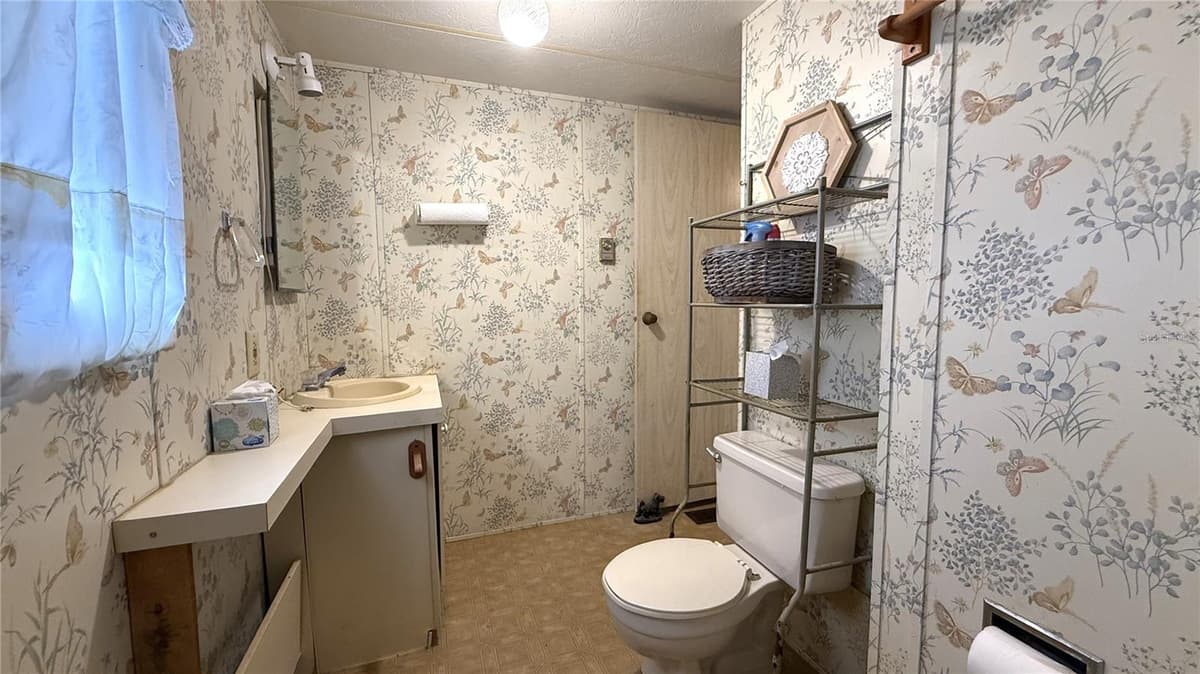 28520 HOLLY AVENUE — photo 15 of 21