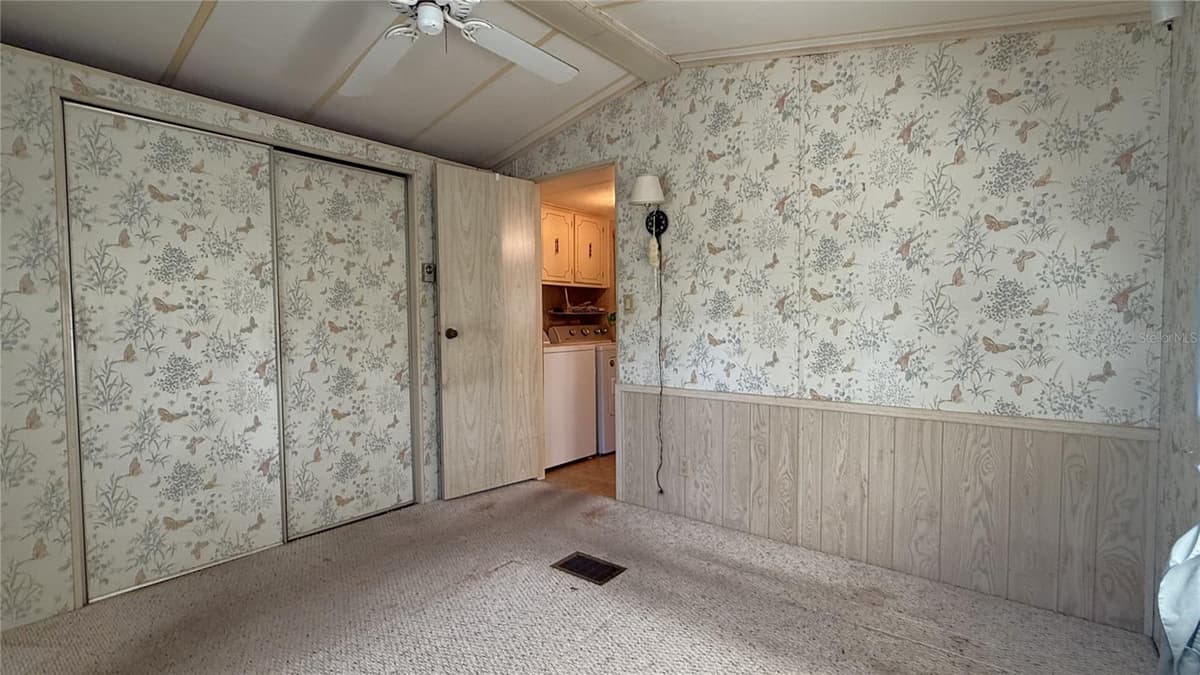 28520 HOLLY AVENUE — photo 12 of 21
