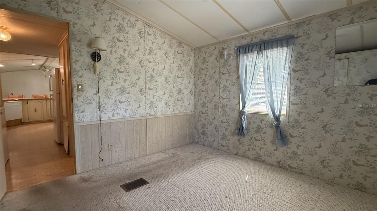 28520 HOLLY AVENUE — photo 11 of 21
