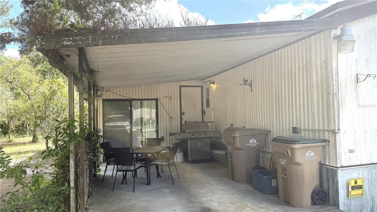 28520 HOLLY AVENUE — photo 4 of 21