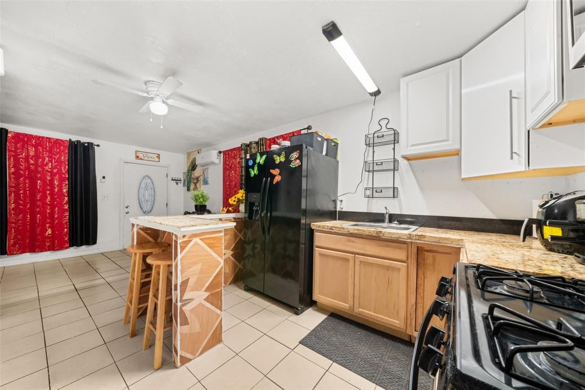 113 ANDERSON STREET — photo 13 of 38