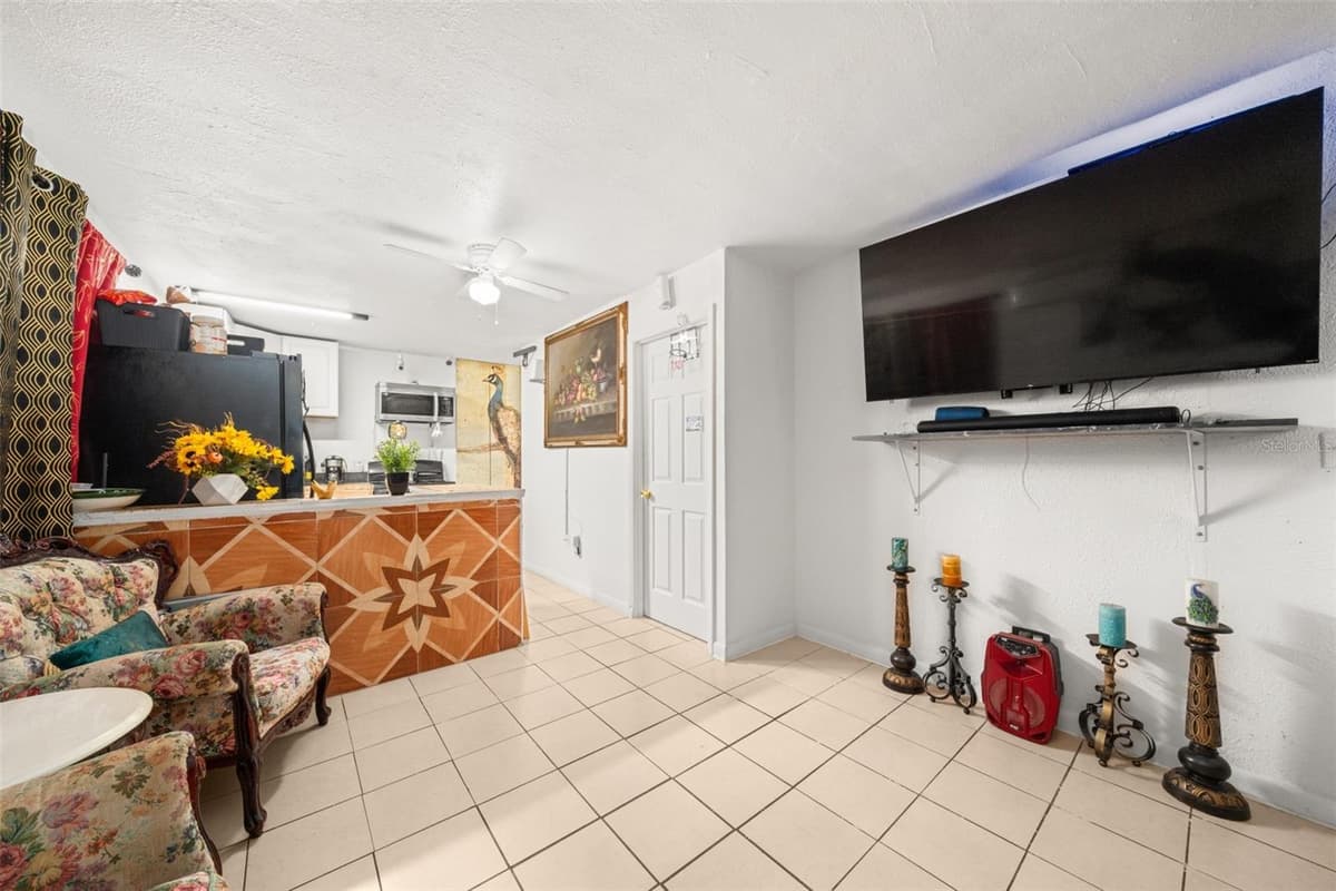 113 ANDERSON STREET — photo 7 of 38