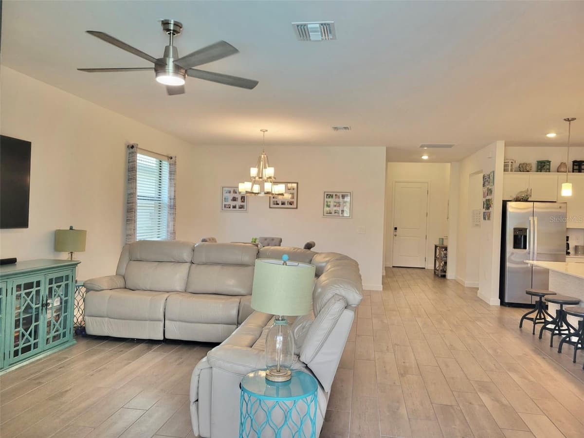20273 HARTFORD BOULEVARD — photo 13 of 57