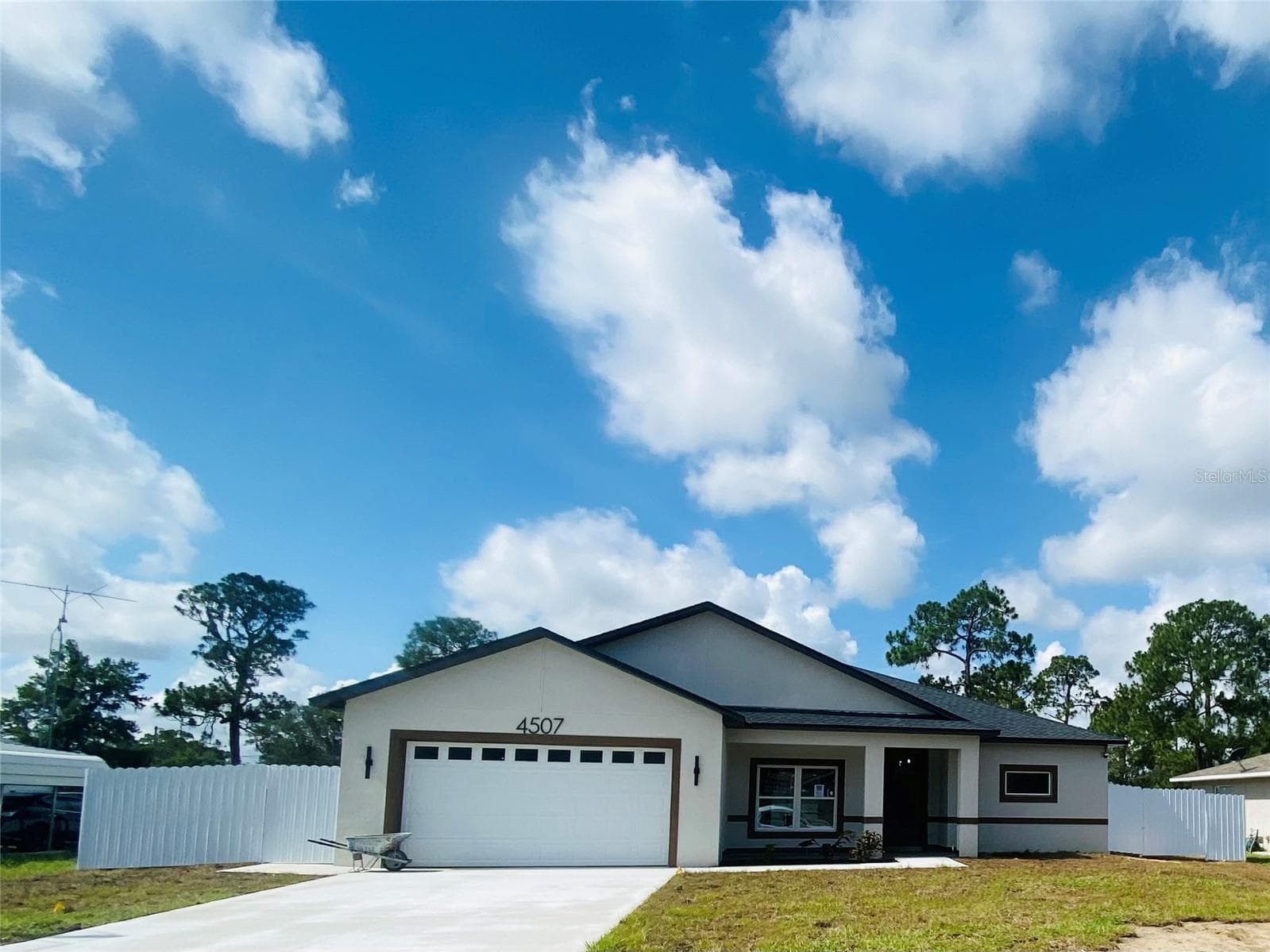 4507 FERRARI DRIVE — photo 2 of 35