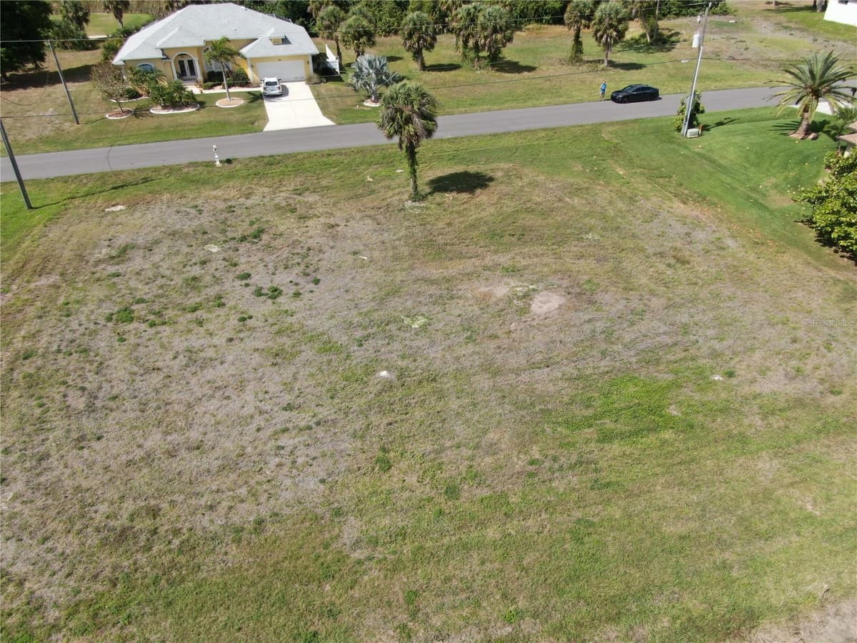 35 & 37 TOURNAMENT ROAD — photo 7 of 12