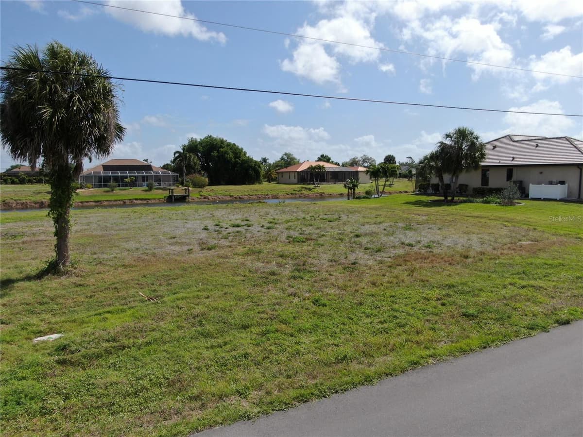35 & 37 TOURNAMENT ROAD — photo 11 of 12
