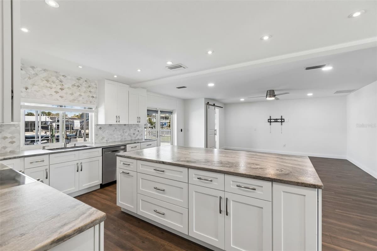 8034 BRIGHTON DRIVE — photo 33 of 100