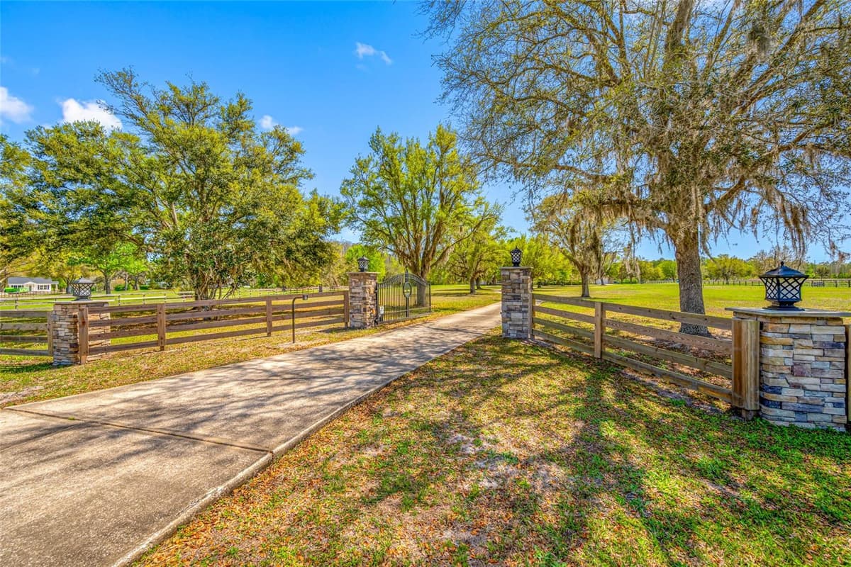 11939 PASCO TRAILS BOULEVARD — photo 4 of 64