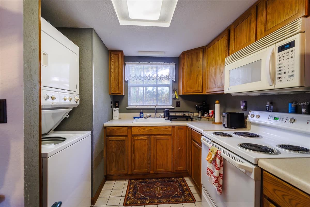 215 FRENCH AVENUE — photo 12 of 100