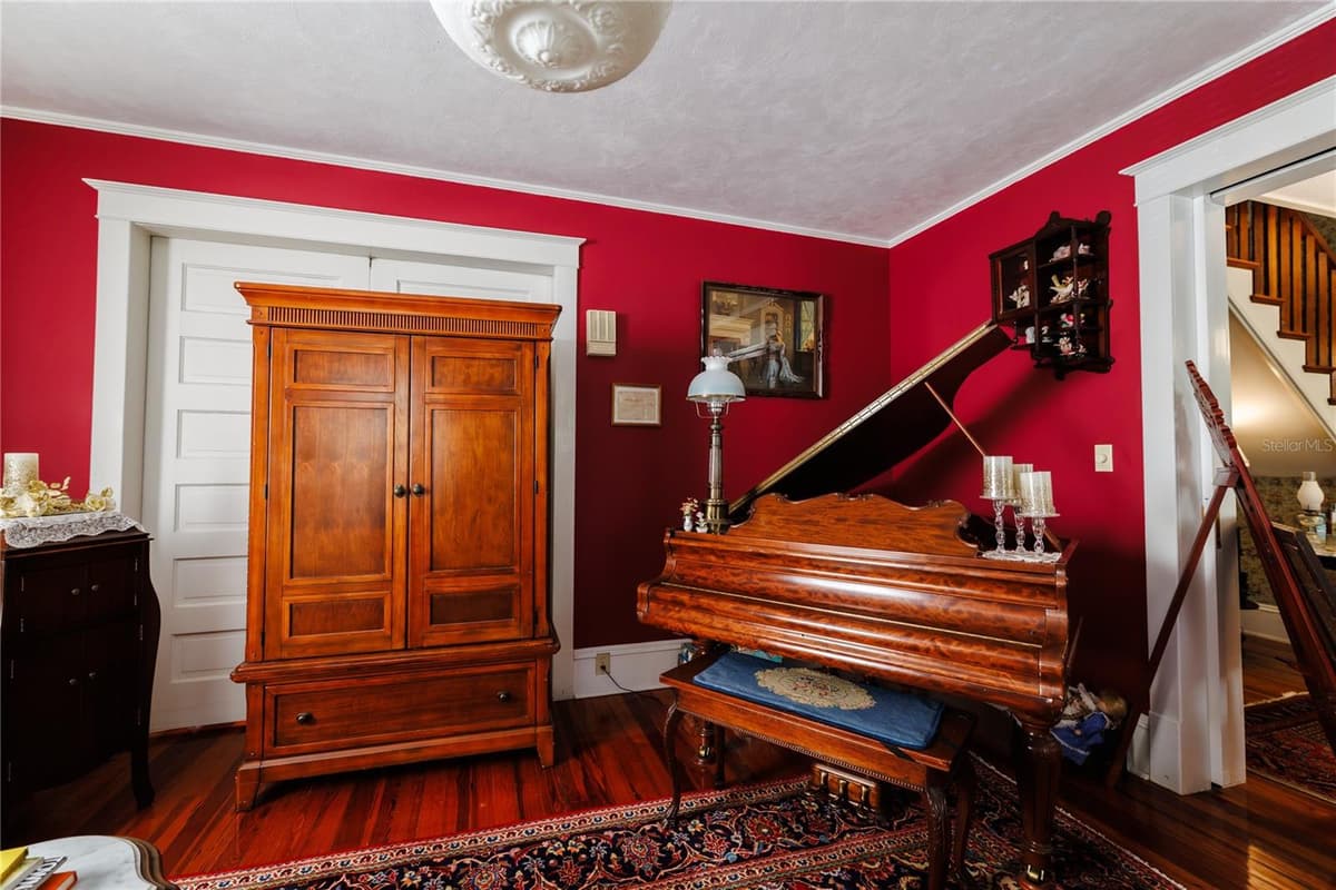 215 FRENCH AVENUE — photo 40 of 100