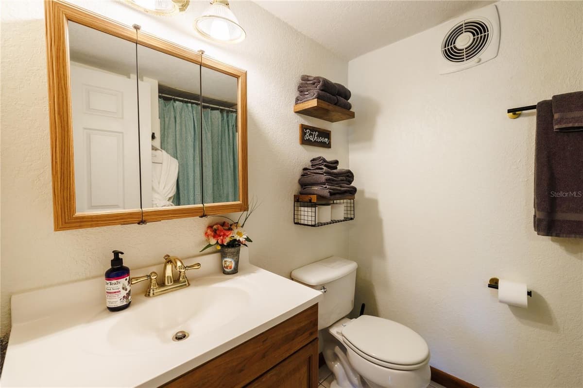 215 FRENCH AVENUE — photo 15 of 100