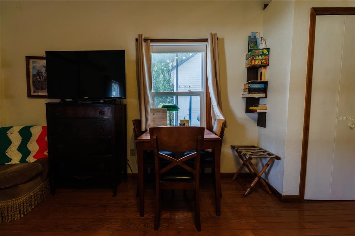 215 FRENCH AVENUE — photo 19 of 100