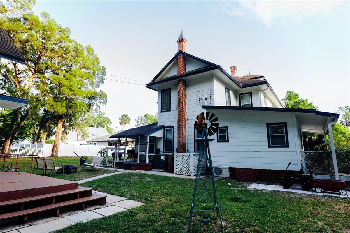 215 FRENCH AVENUE — photo 3 of 100