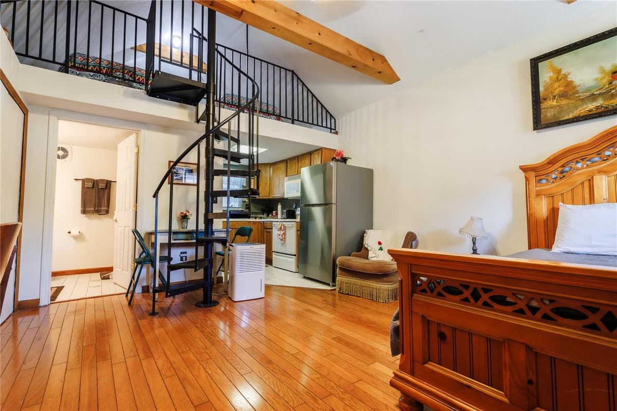 215 FRENCH AVENUE — photo 10 of 100