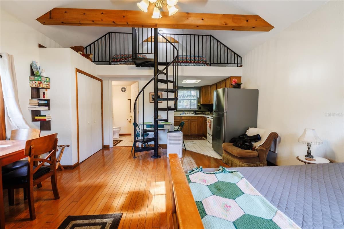 215 FRENCH AVENUE — photo 14 of 100